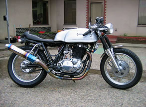 YAMAHA SR400カフェ写真